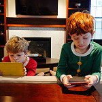 balancing screen time and family time